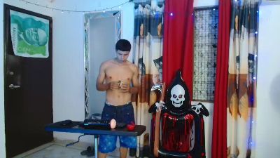 alexander_cr1 live cam on Cam4