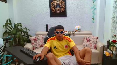 alexander_cr1 live cam on Cam4