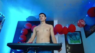 alexander_cr1 live cam on Cam4