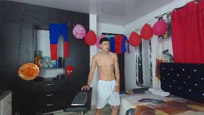 alexander_cr1 live cam on Cam4