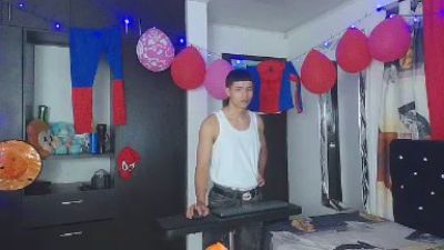 alexander_cr1 live cam on Cam4
