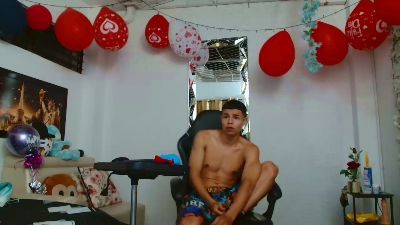 alexander_cr1 live cam on Cam4