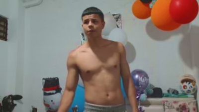alexander_cr1 live cam on Cam4