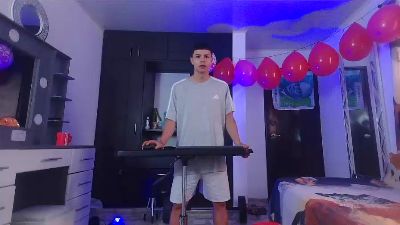 alexander_cr1 live cam on Cam4