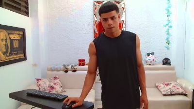 alexander_cr1 live cam on Cam4