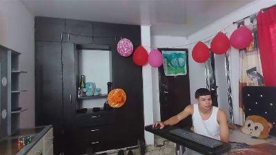 alexander_cr1 live cam on Cam4