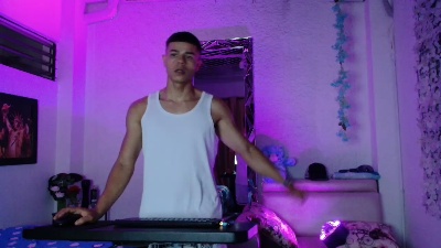 alexander_cr1 live cam on Cam4