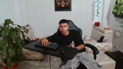 alexander_cr1 live cam on Cam4