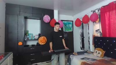 alexander_cr1 live cam on Cam4