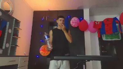 alexander_cr1 live cam on Cam4