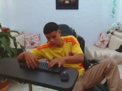 alexander_cr1 live cam on Cam4