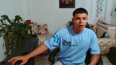 alexander_cr1 live cam on Cam4