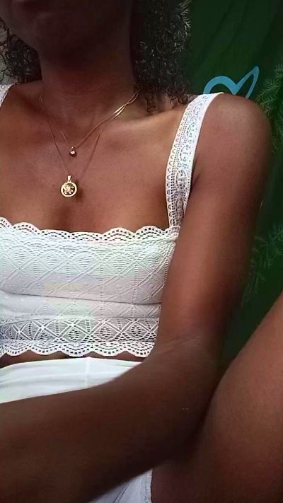alexiah3 live cam on Cam4
