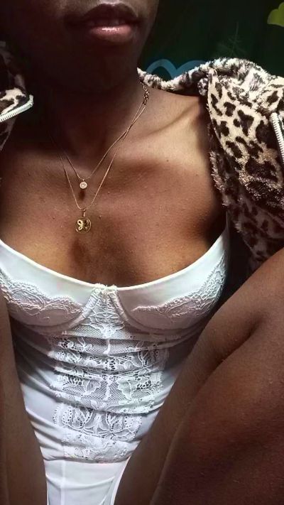 alexiah3 live cam on Cam4