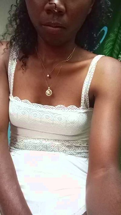 alexiah3 live cam on Cam4