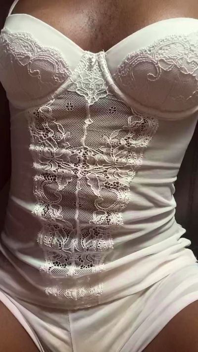 alexiah3 live cam on Cam4