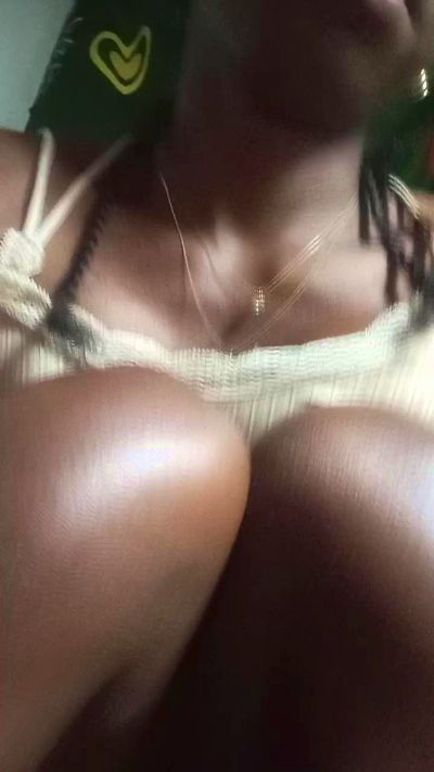alexiah3 live cam on Cam4