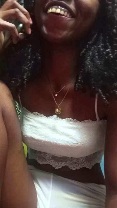 alexiah3 live cam on Cam4