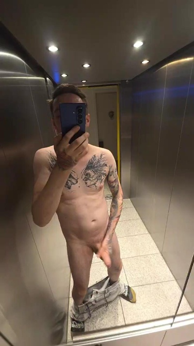 alexmarq live cam on Cam4