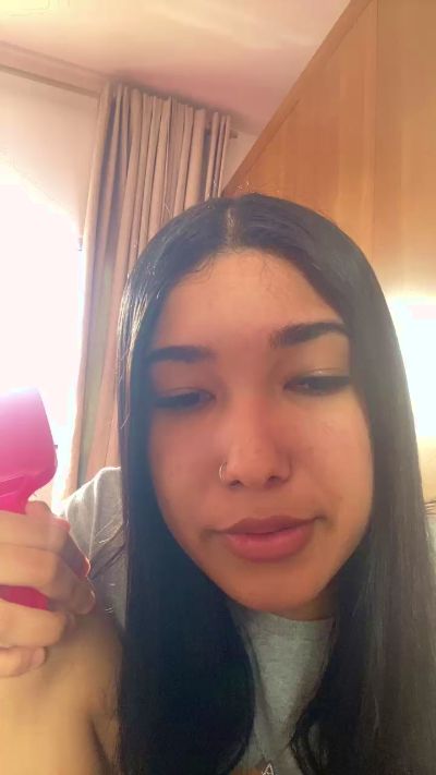 alice22 live cam on Cam4