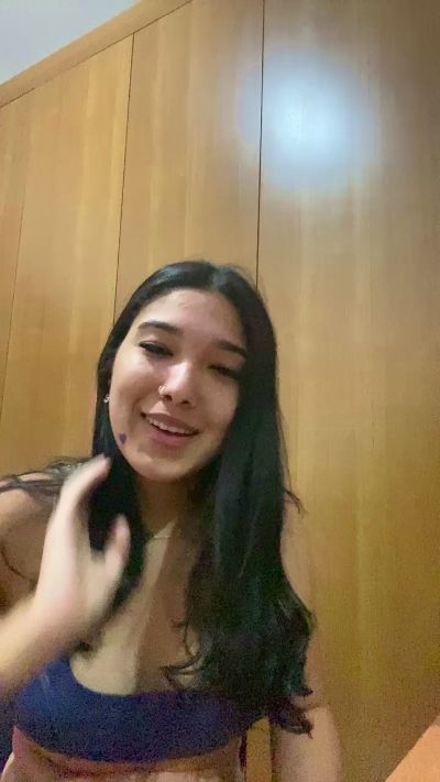 alice22 live cam on Cam4