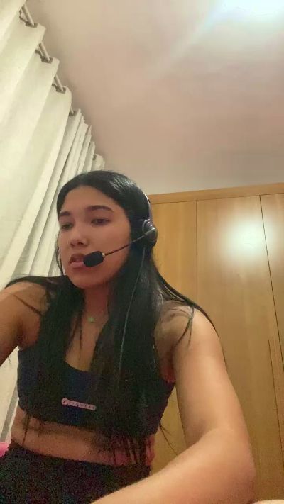 alice22 live cam on Cam4