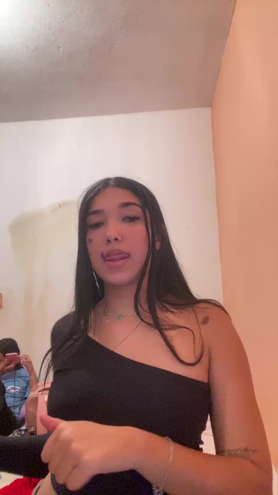 alice22 live cam on Cam4