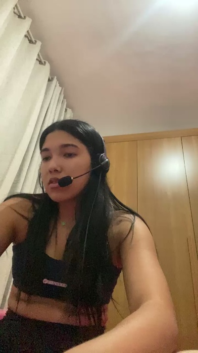alice22 live cam on Cam4