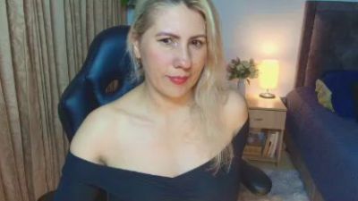 aliss66 live cam on Cam4