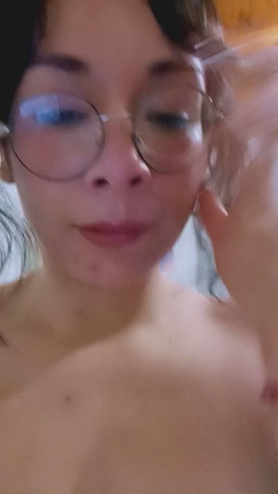 almondwithlove live cam on Cam4