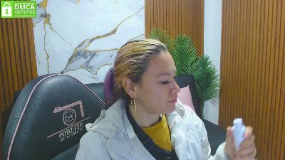 alondra_tay live cam on Cam4