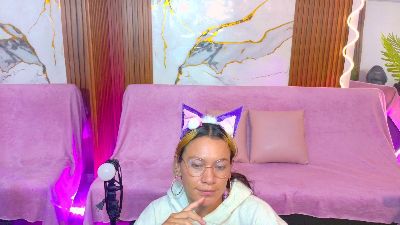alondra_tay live cam on Cam4