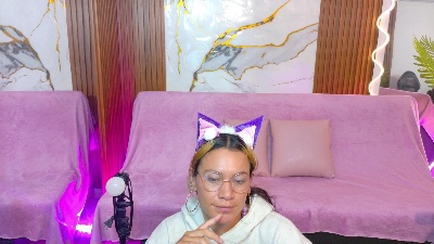 alondra_tay live cam on Cam4