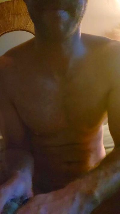 alphamuscles44 live cam on Cam4