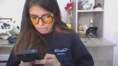 amaia18 live cam on Cam4