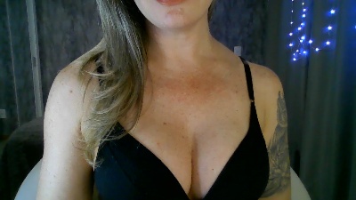 amberley live cam on Cam4