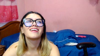 ameliejol1 live cam on Cam4