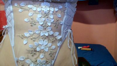 ameliejol1 live cam on Cam4