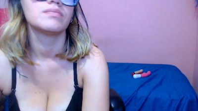 ameliejol1 live cam on Cam4