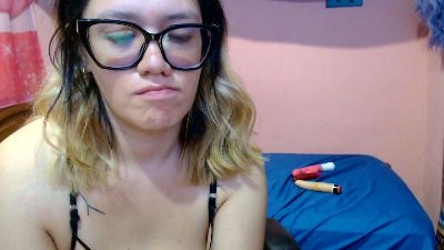 ameliejol1 live cam on Cam4