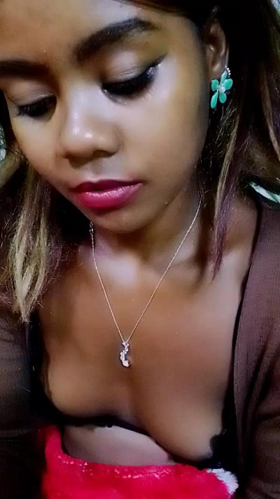 ameline1 live cam on Cam4