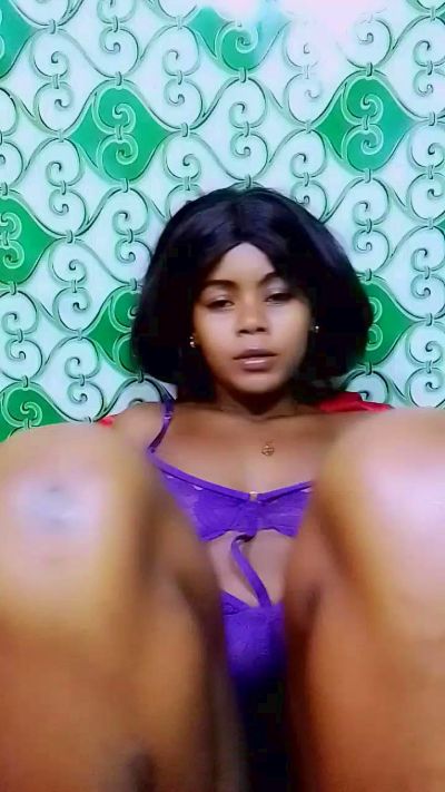 ameline1 live cam on Cam4