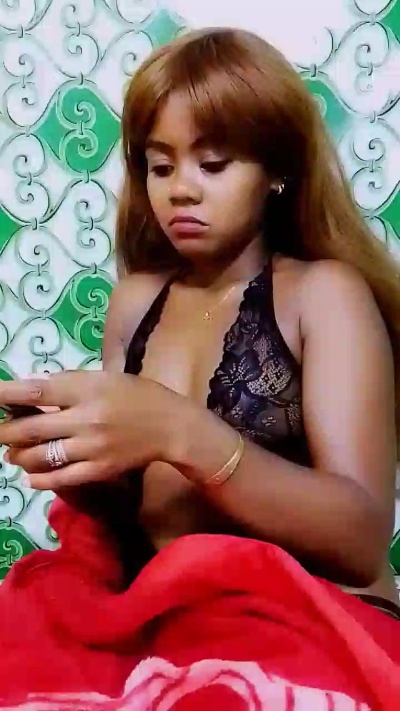 ameline1 live cam on Cam4