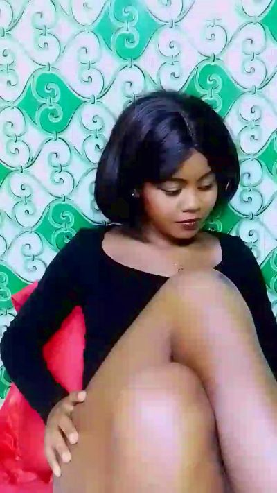 ameline1 live cam on Cam4