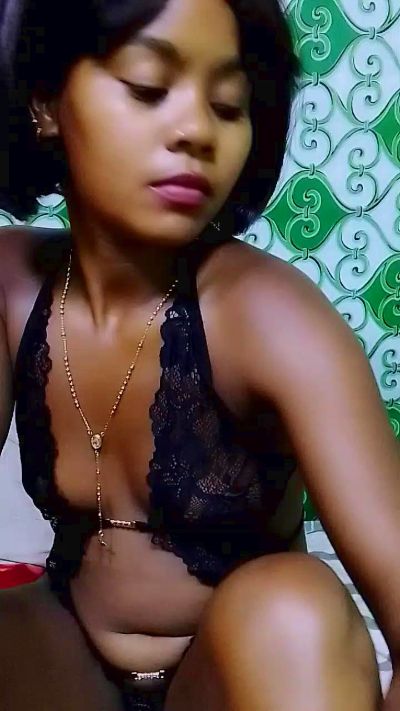 ameline1 live cam on Cam4