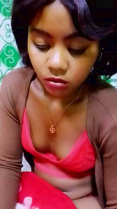 ameline1 live cam on Cam4