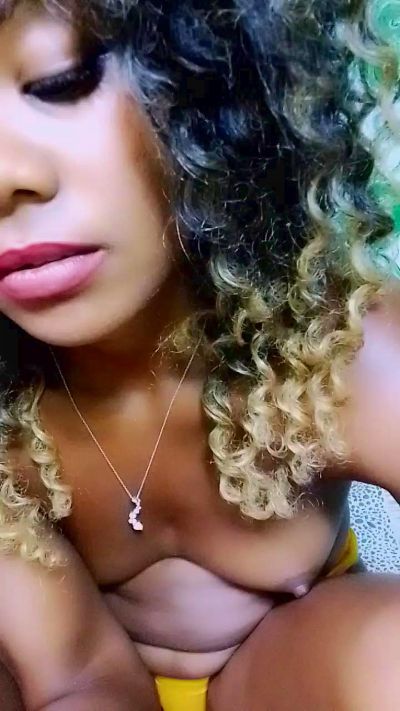 ameline1 live cam on Cam4