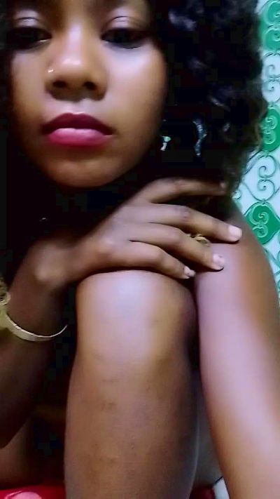 ameline1 live cam on Cam4