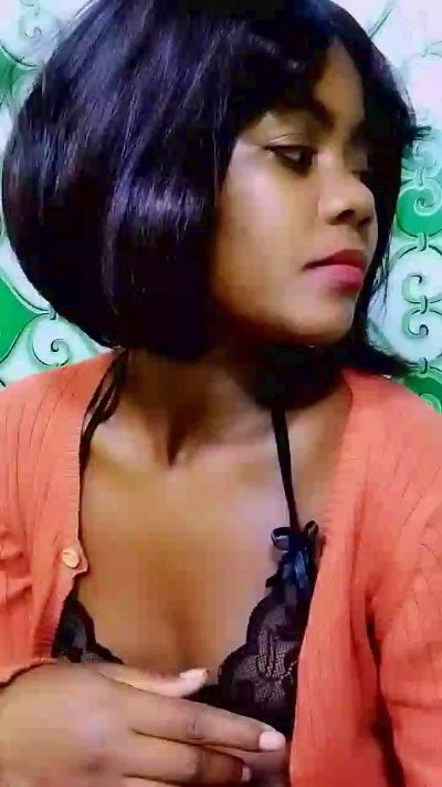 ameline1 live cam on Cam4