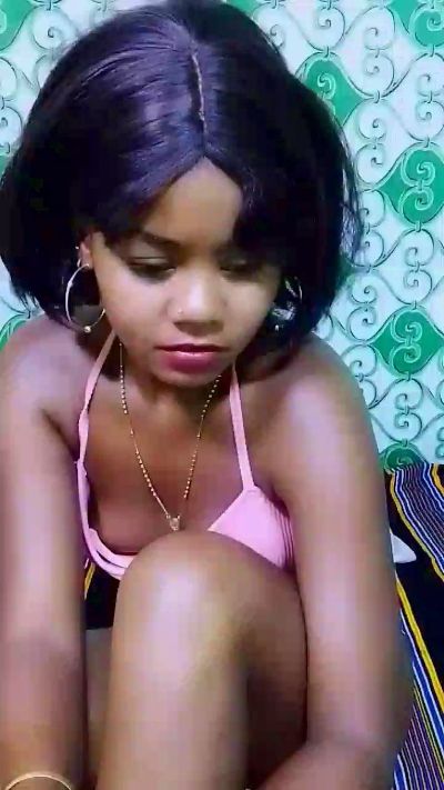 ameline1 live cam on Cam4